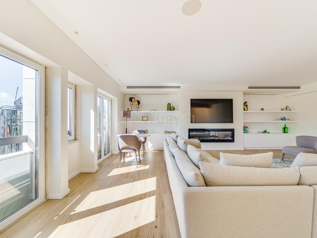 Luxuoso apartamento T4 em Lisboa com Vista e Acabamentos de Alta Qualidade - Image 13